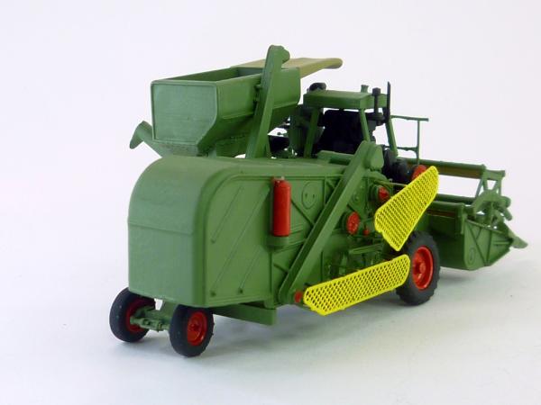 Mädrescher E176 ohne Spreubergung oxidgrün